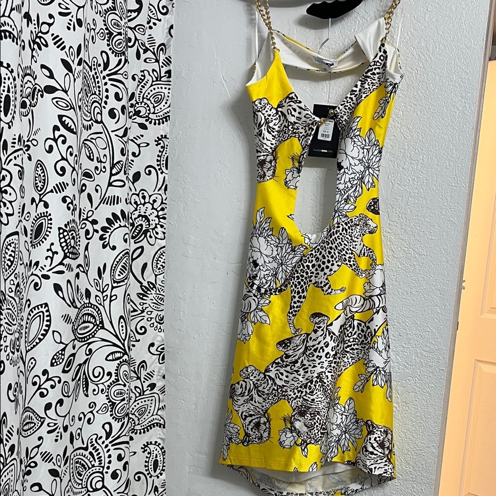 Fashion Nova Yellow and Black Backless Dress